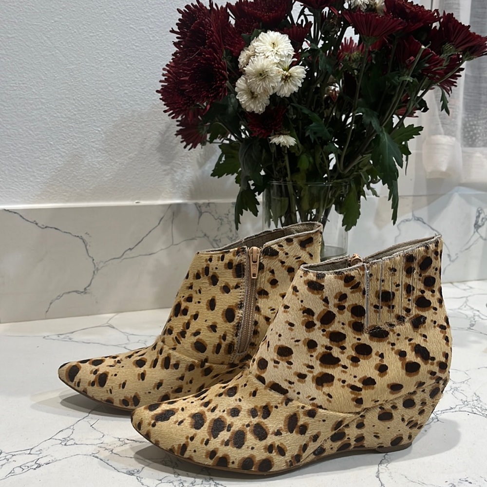 Matisse Cowhide Size 8 Ankle Boots